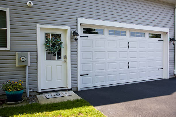 24/7 Emergency Garage Door Panel Replacement experts in Le Sueur County County, MN